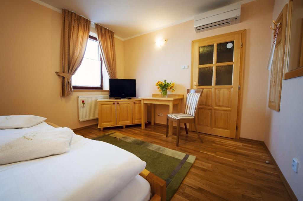 Hotel Karpatsky Dvor Lozorno Chambre photo